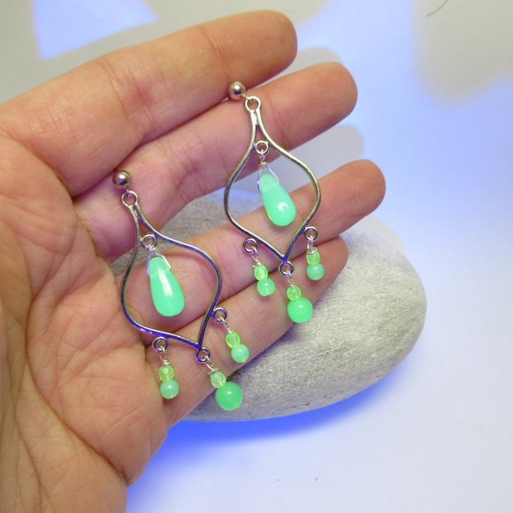 Uranium glass bead chandelier earrings - Picture 8 of 10